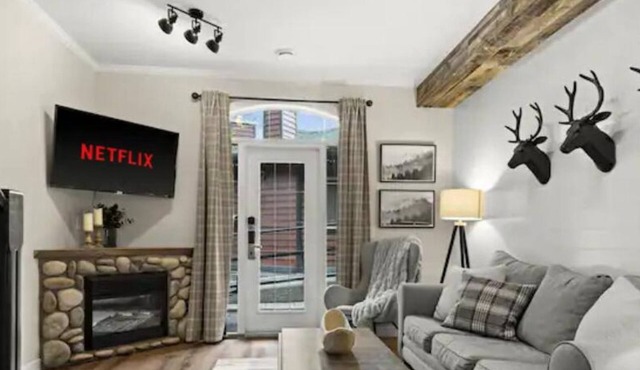 ★Mystic Chalet★King Bed★Heated Pool&HotTub★Clean!