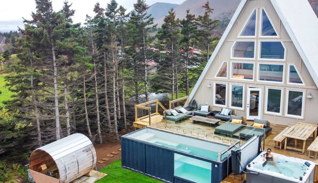 Mystical Beachfront Chalet , Hot tub , Sauna and Heated Container Pool