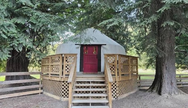 Nature Nook Yurt - Red Door