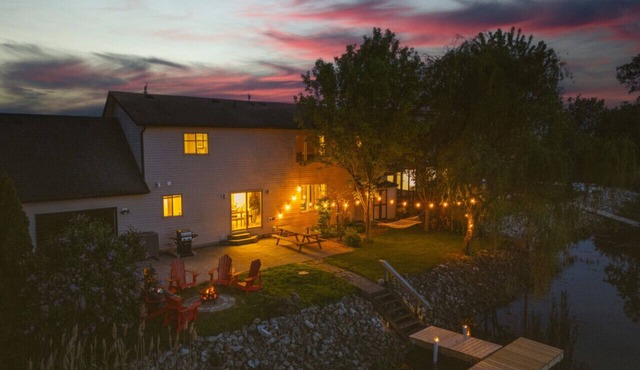 Nature Oasis: Waterfront, pet friendly, kayaks, SUPs, dock, amenities galore