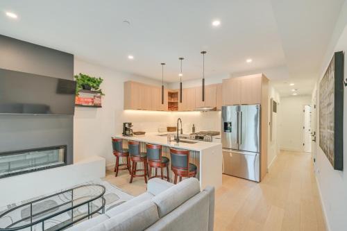 Near Biotechs & MIT: Cozy Condo w/Fireplace in Cambridge