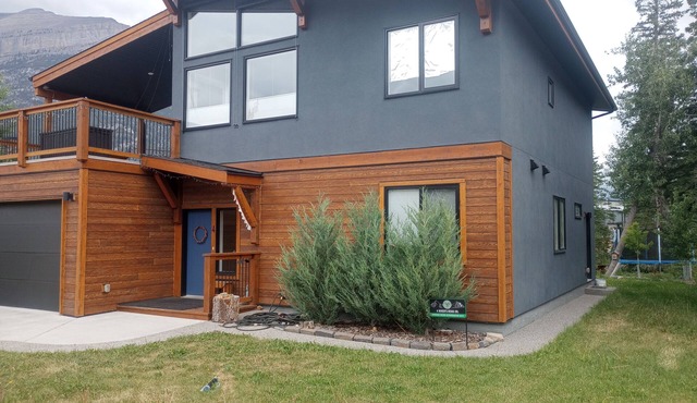 Near Canmore, AB a One Bedroom studio suite with full bath and kitchentte in DMF
