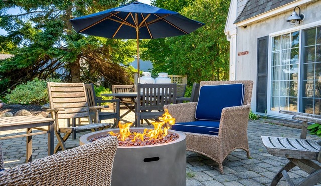 Near Crescent + Wells Beach Firepit Sleeps 10