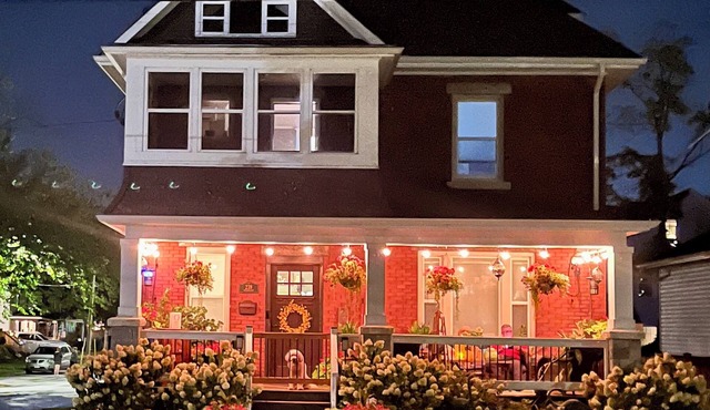 Nestled across the street from Sugarloaf Marina, Lake Erie, & HHKnollPark.