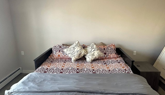 Netflix & Chill in Modern 2BR Condo in CalgarynClose to Everything, Mountains