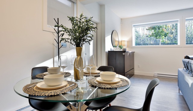 New 1 Bed/1 Bath King Suite 3 min from beach