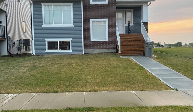 New 3BR Home with A/C and Double Garage in family friendly neighbourhood