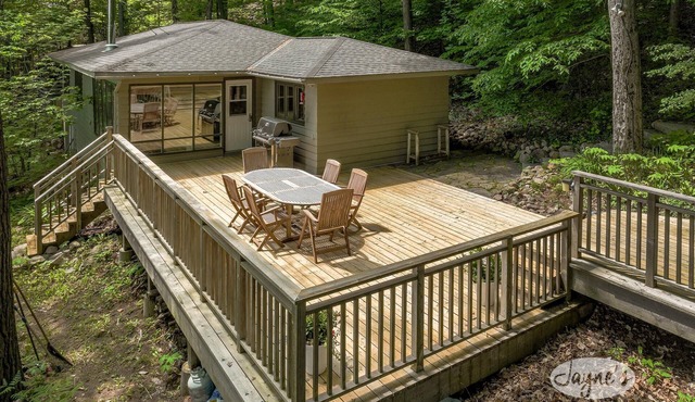 New Boathouse! Traditional Beauty 4Bed, 3Bath Cottage & Bunkie on Lake Rosseau!