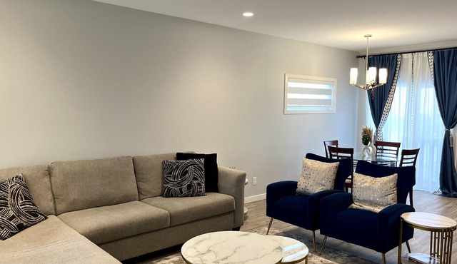 New build modern home with free parking