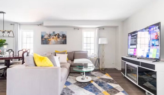 *NEW*Classy Inviting 4 Bedrm home near Toronto Pearson Airport Mississauga core