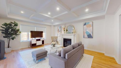 New Custom-built House Close to Rogers Stadium