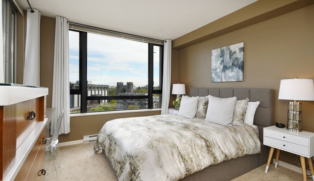 New! Family Friendly- Perfect Downtown Location! Sleeps up to 5