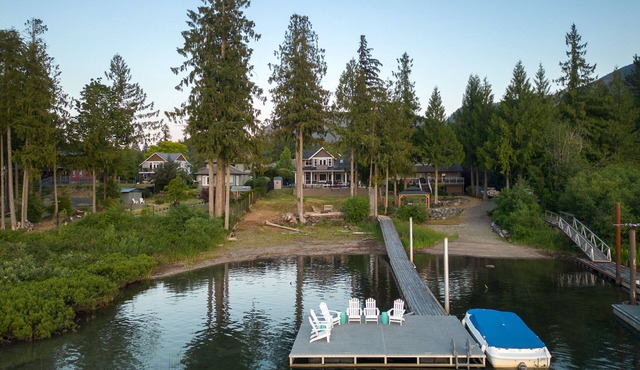 NEW Lakefront Home on Lake Cowichan