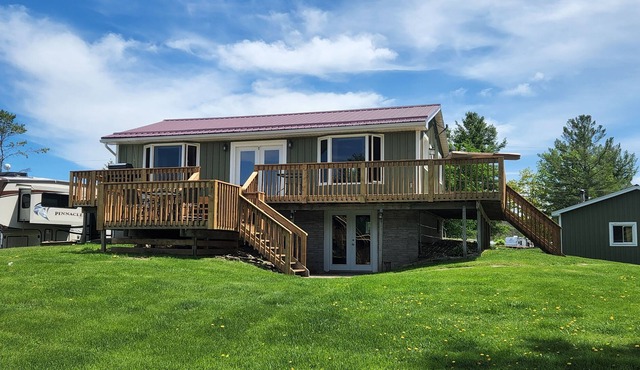 New Listing - 4 season Lakefront Home on Graham Lake Mallorytown