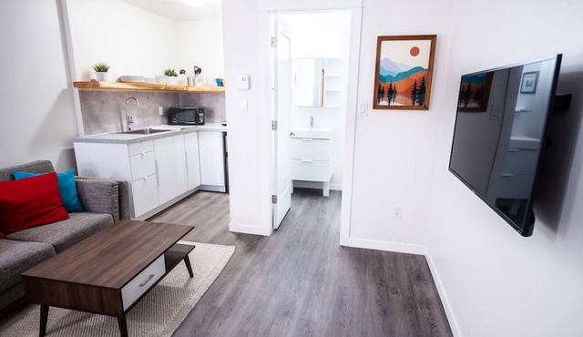 New Listing | Newly Renovated Suite on Ocean Inlet | Kingfisher