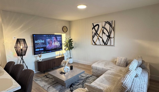 New Luxury 3-Bedroom Getawayl Free Parking| Trail