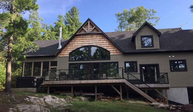 New Luxury Cottage in Muskoka that blends new finishes with a cottage feel
