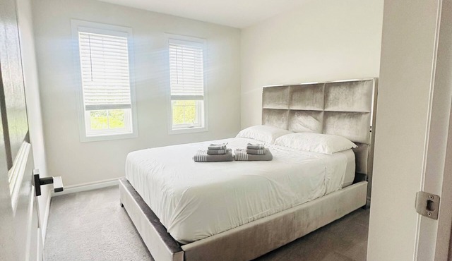 New, Modern & Spacious 2 bed, 1.5 bath | ~5 min to top attractions