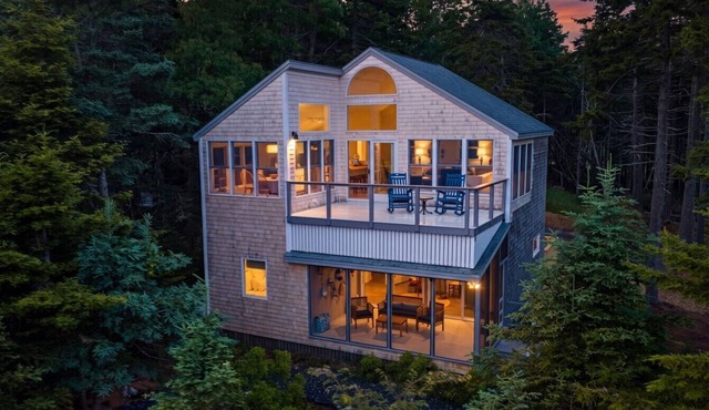 New! Peer over the Tree tops for a stunning view of the ocean!