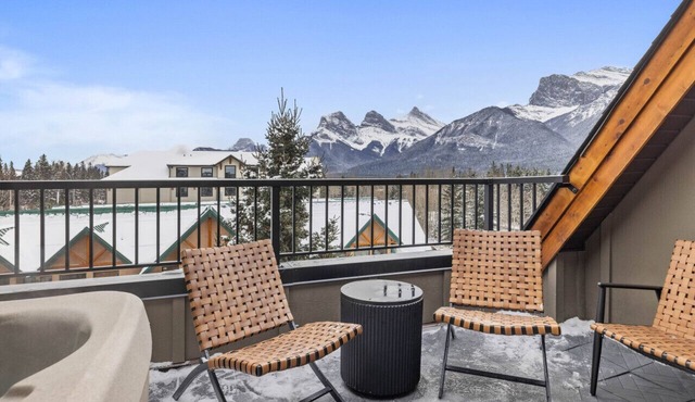 NEW Private Hot Tub ~ Luxury Mountain Retreat