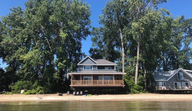 Newest Pelee Island Lakehouse - your beach holiday now with wifi.