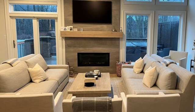 Newly renovated townhome w/hotub , access to tennis and the beach