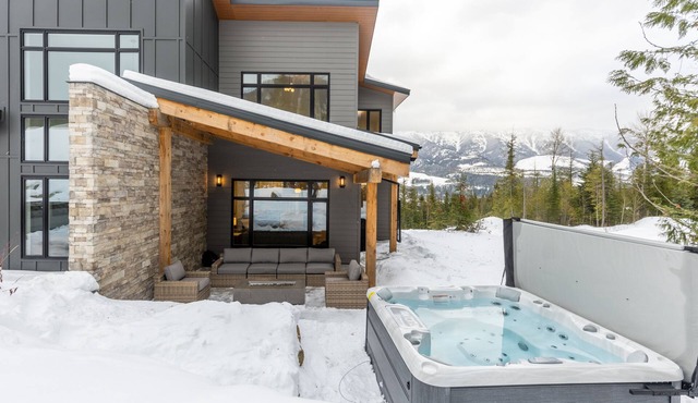 Newly Built Luxurious 4 Bedroom. Private Hot Tub. EV Charger