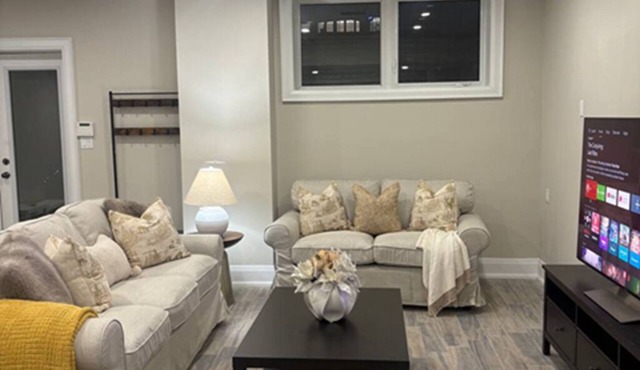 Newly Decorated Family-friendly Home Comfortable & Modern Midtown, TTC Shopping