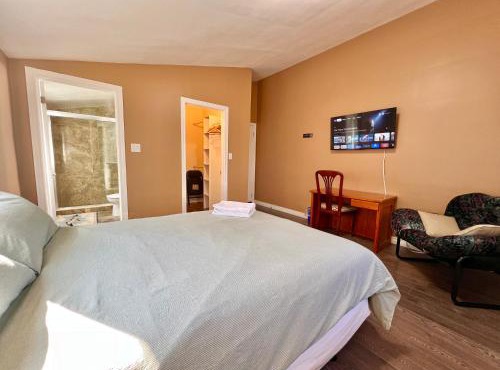 Newly Renovated Home in Central Aurora