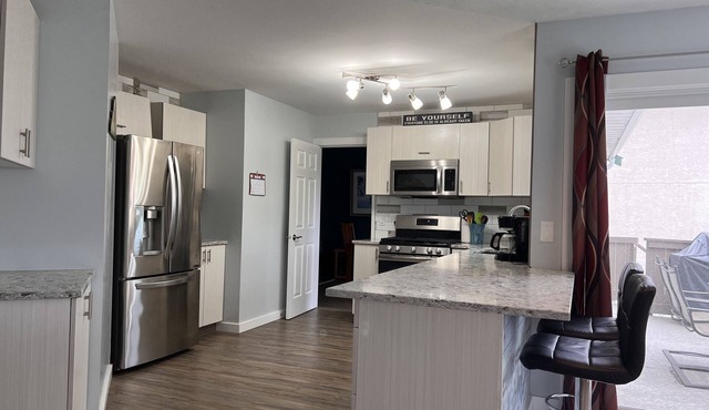 Newly Renovated Home/On Quiet Nature Sanctuary