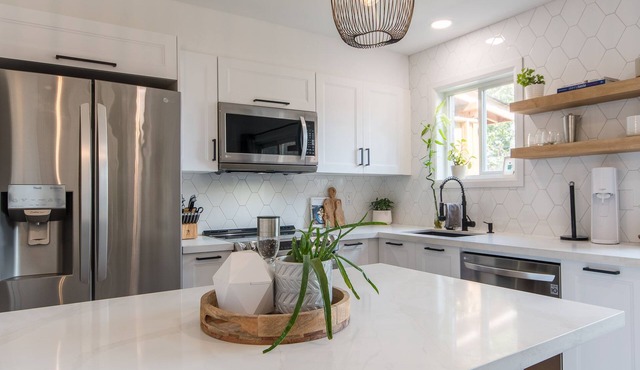Newly renovated home steps to transit, 10mins to beach & 25mins to downtown
