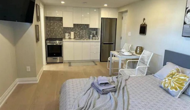Newly Renovated LakeView Retreat