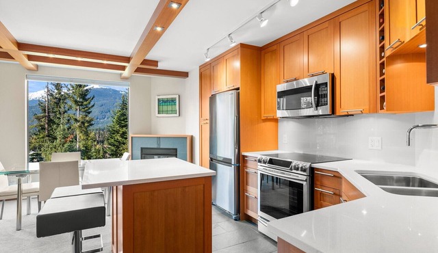 Newly Renovated Ski/Out Condo w/Pool, Hot Tub & Steam Shower