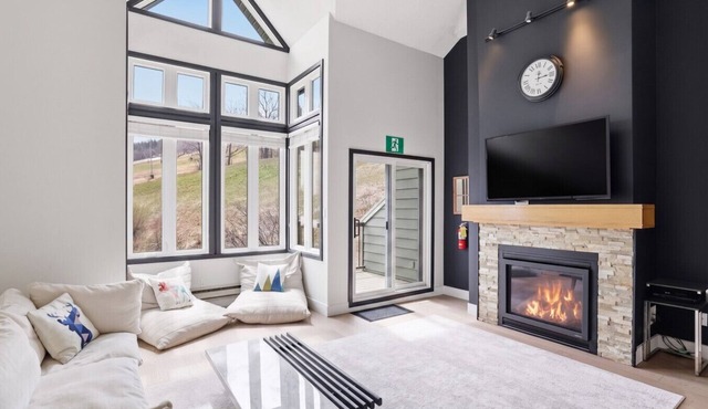 Newly Updated 2BDR Slopeside Condo at BM!