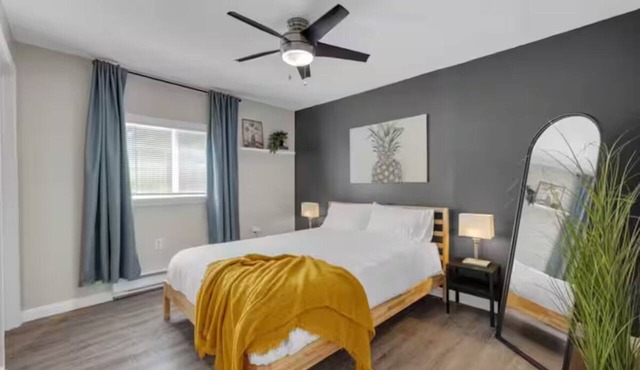 North End Nook - centrally located w/free parking
