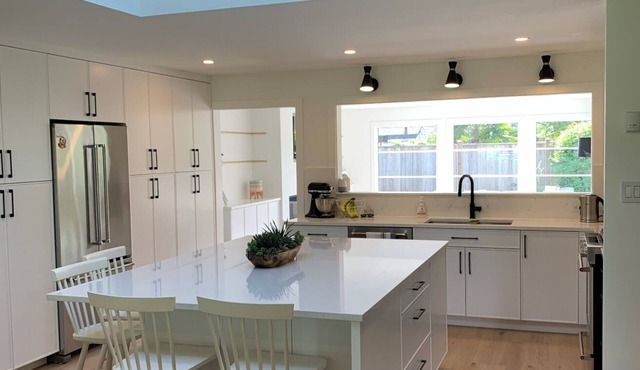 North Vancouver Home | Close to Downtown