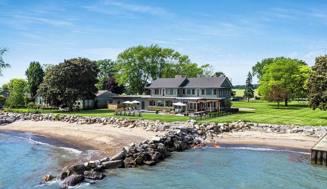Northshore Beach Estate Salt water pool & Hot Tub