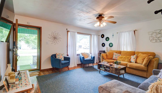 Nostalgic Fun Mid Century Themed Cosmic Cottage~ Bedford Home Pets OK in Bedford