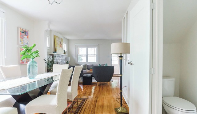 Oasis 3-bedroom house in the Beaches with AC and WiFi in Toronto