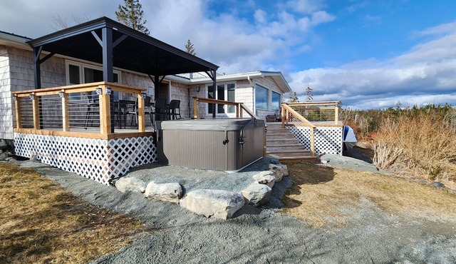 Ocean front retreat and spa - 5min to Taylor Head park