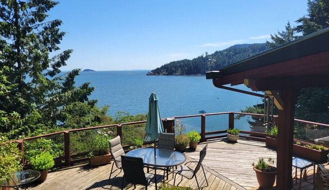 Ocean & Mountain View Cabin