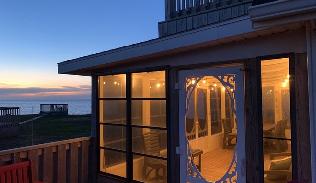 Ocean Ridge Beach House - 3-bedrooms with screened-in porch, right on the beach