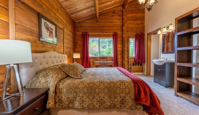 Ocean View Lodge with Hot Breakfast