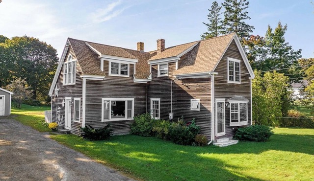 Ocean View, minutes from downtown Rockland, sleeps 7