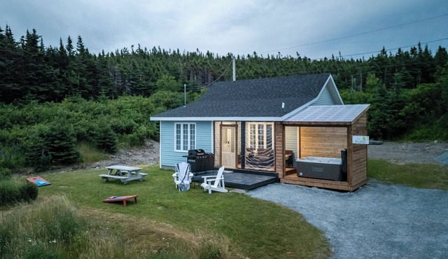 Oceanfront Boutique Retreat~Hot Tub~4 Season Patio