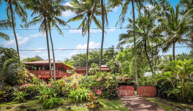 Oceanfront Bali House next to Kehena Black Sand Beach in Pahoa