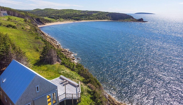 Oceanfront Cottage with Stunning Views 2 min. to Beach, near Cabot Trail & Park