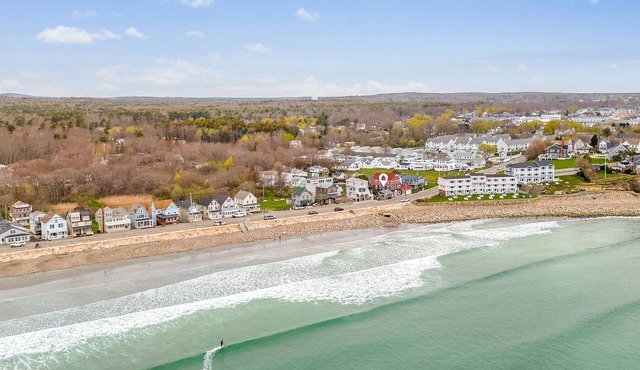 Oceanfront Cottage on Long Sands Beach - Sleeps 4