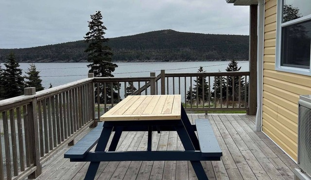 Oceanfront Cottage | Walk to Trail & Boat Tours