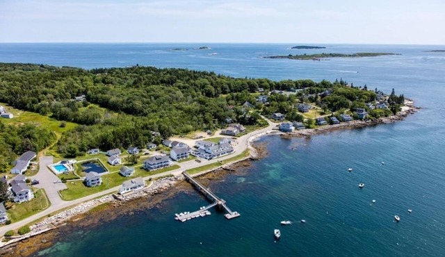 Oceanfront Suite Room | Bluebird Ocean Point Inn | Private Beach Access in Boothbay